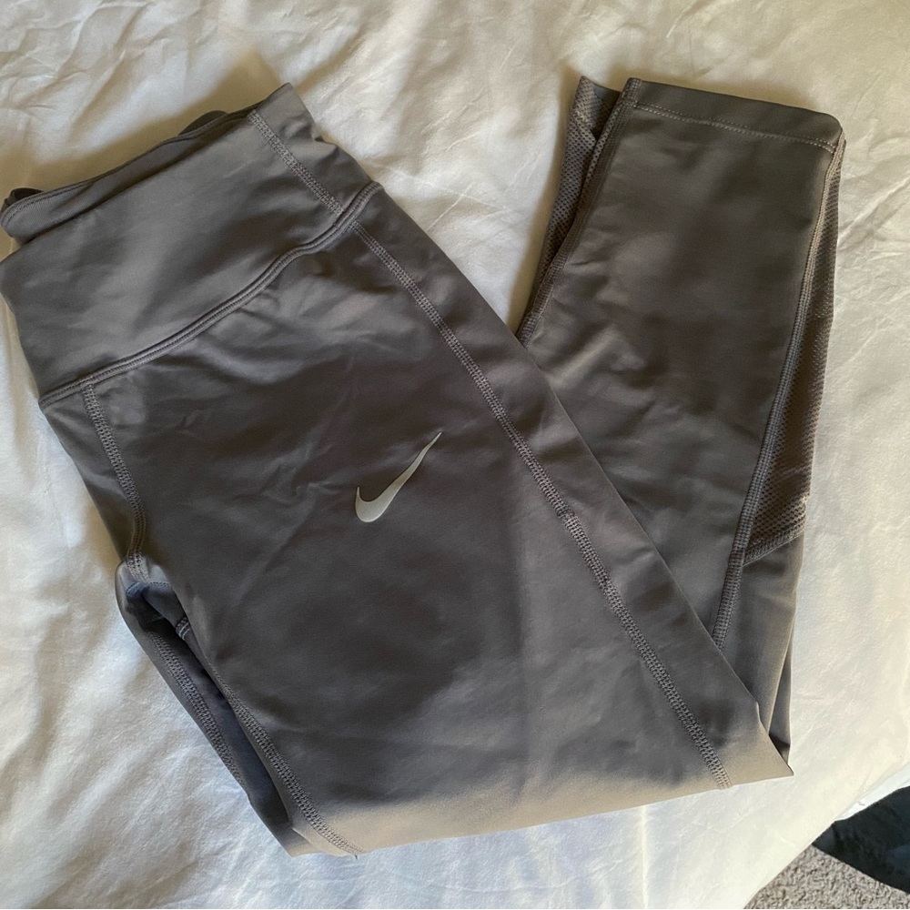 Nike lilac grey 7/8 cropped leggings with pockets